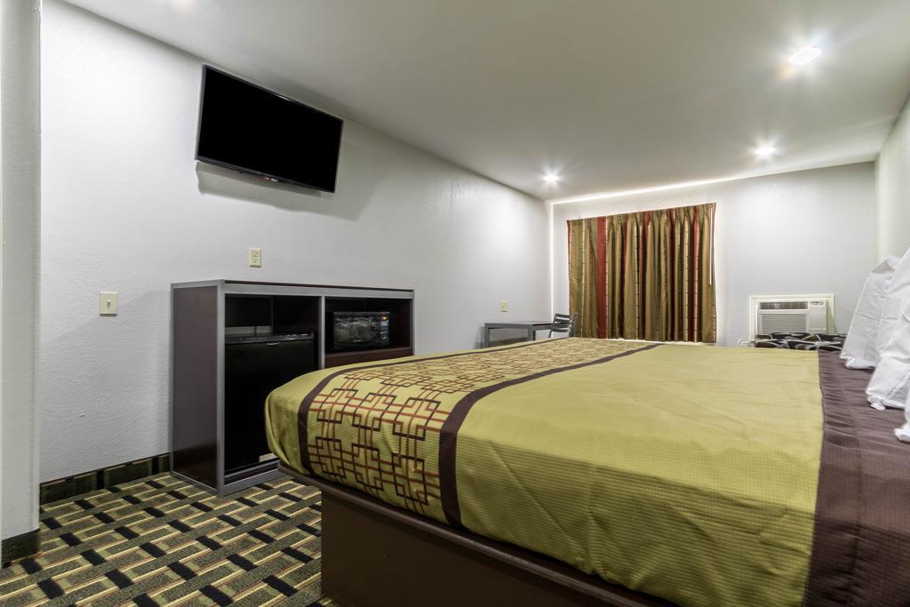 Scottish Inn And Suites Tomball Exterior foto